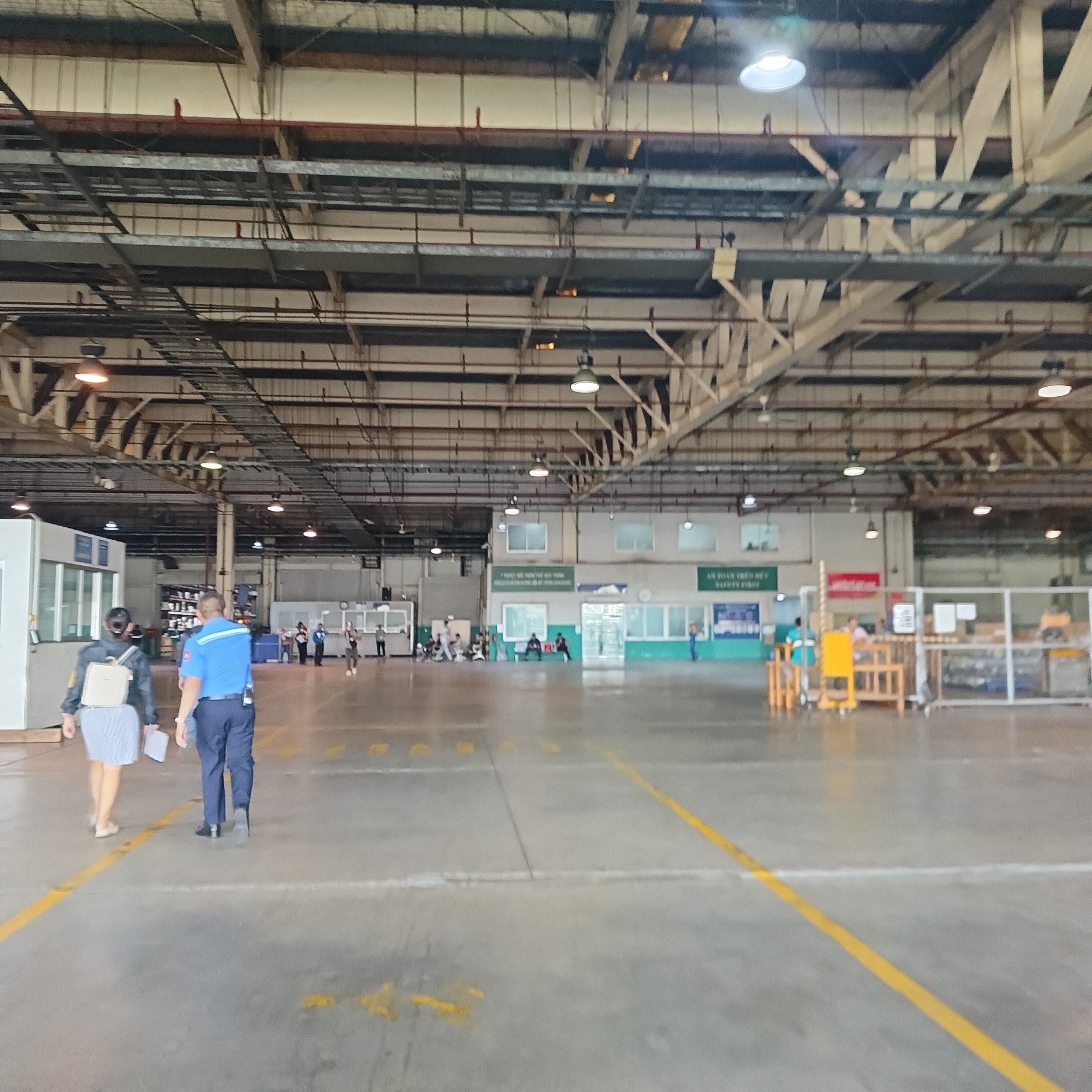 Kho rất rất to và chuyên nghiệp, đúng như Core Value “Professionalism”.